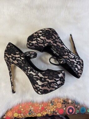 Forever 21 Black Lace Mary Jane Platform Heels w/gold Sateen Underlay